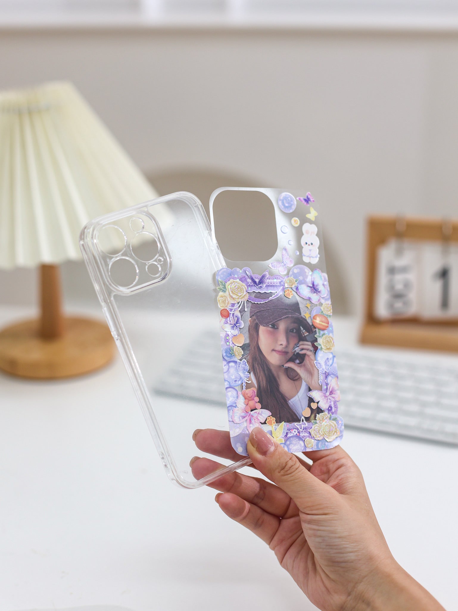 CLEAR PHONE CASE WITH PHOTOCARD INSERT