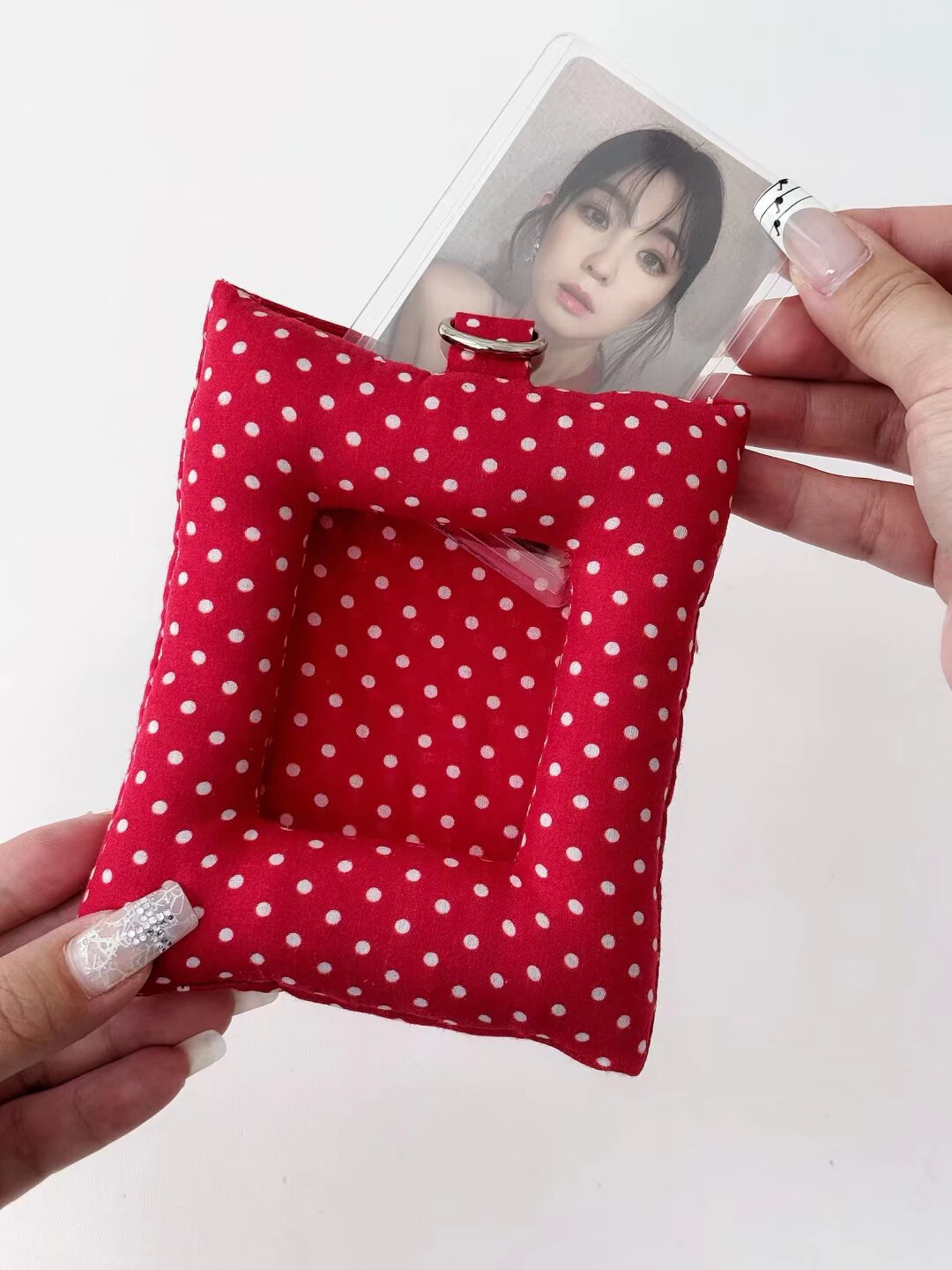 RED POLKA DOT PUFF PHOTOCARD HOLDER – Mandu Deco