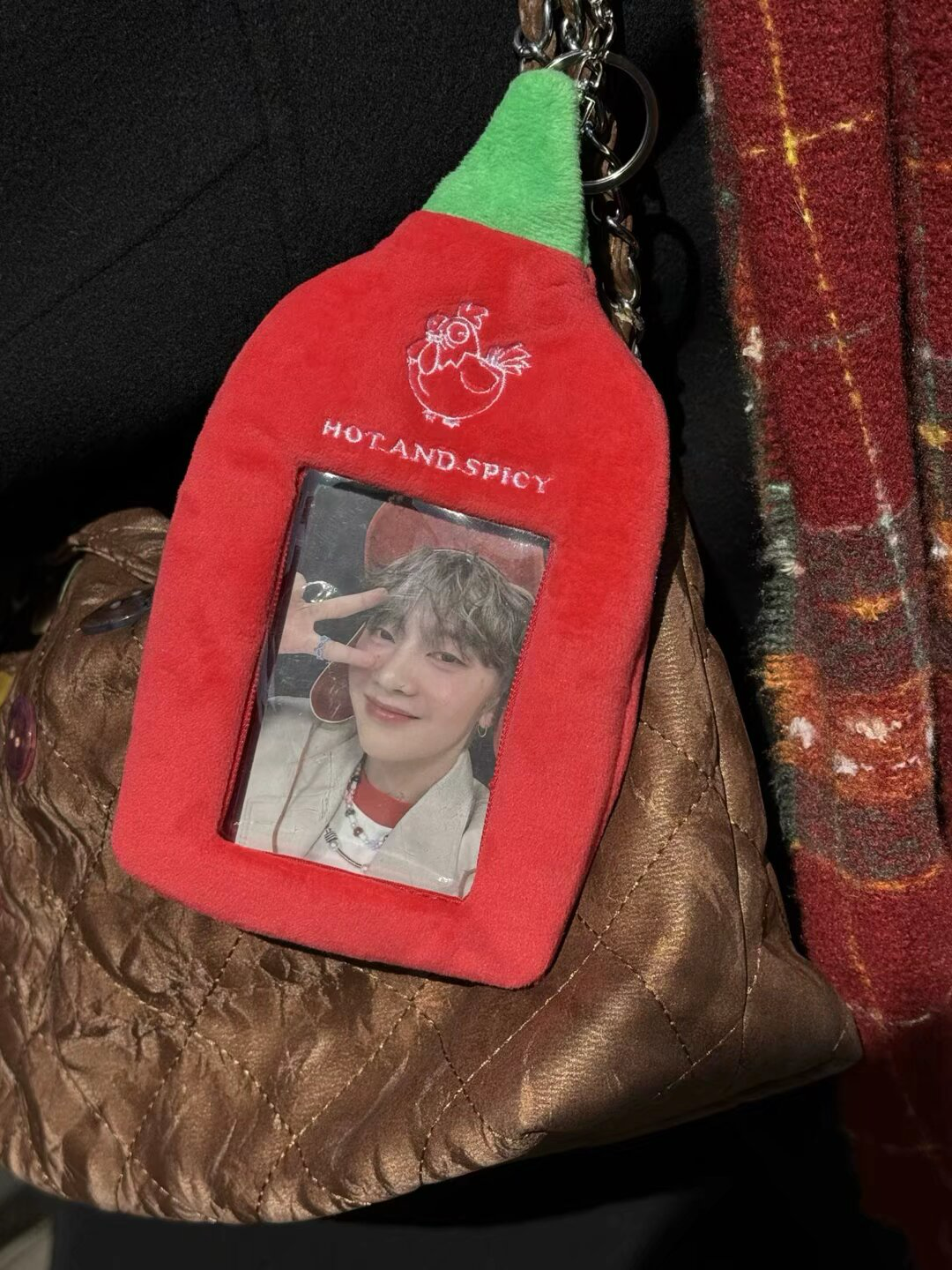 SRIRACHA PHOTOCARD HOLDER Mandu Deco sriracha-photocard-holder-mandu-deco