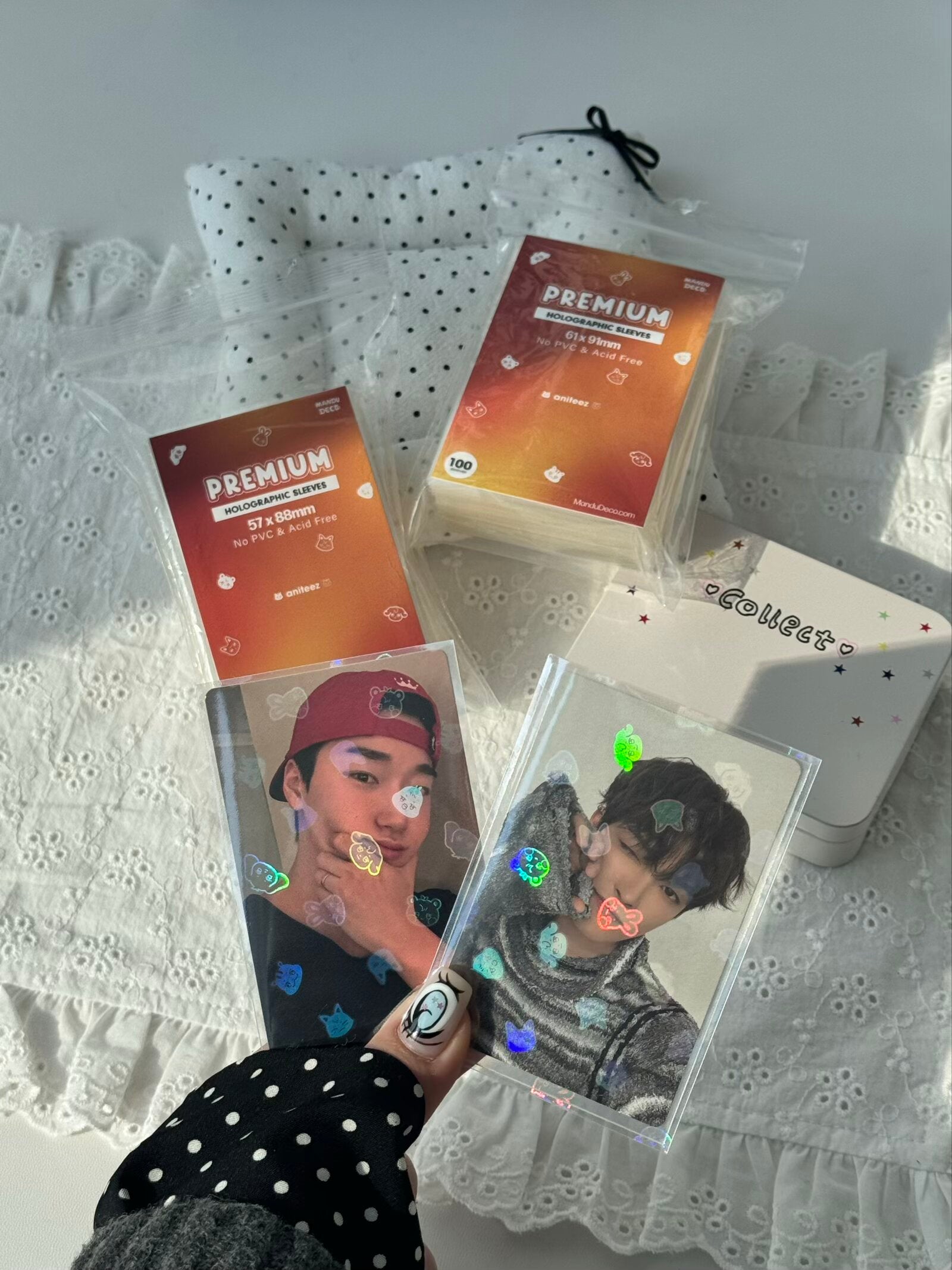 PREMIUM HOLOGRAPHIC PHOTOCARD Sleeves - HEART VERSION 100 Sleeves / 61x91mm (double outer sleeve) PREMIUM HOLOGRAPHIC PHOTOCARD Sleeves - HEART VERSION 100 Sleeves / 61x91mm (double outer sleeve)